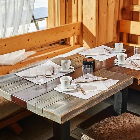 Morel 1586 & Hotel 3*